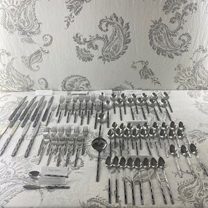 Vintage Oneida Community
Stainless Steel MADRID Black
Accent 84 Piece Lot